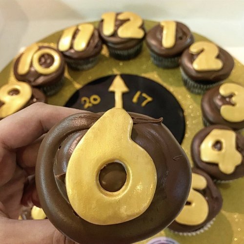 Chocolate new year Clock - 1 Dozen Big cupcakes This Design with Chocolate Flavor and all the chocolate Flavor comes with nuts