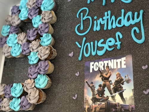 number Fortnite - 3 Dozens mini cupcakes Please keep your writing that you want on the board in the box below