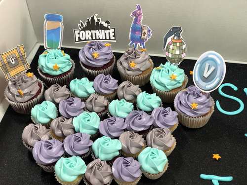 Fortnite - Big cupcakes + mini cupcakes Please keep your writing that you want on the board in the box below