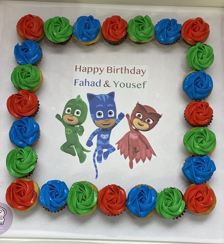 PJ masks - 2 Dozens mini cupcakes Please keep your writing that you want on the board in the box below