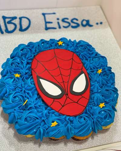 Spiderman - mini cupcakes Please keep your writing that you want on the board in the box below