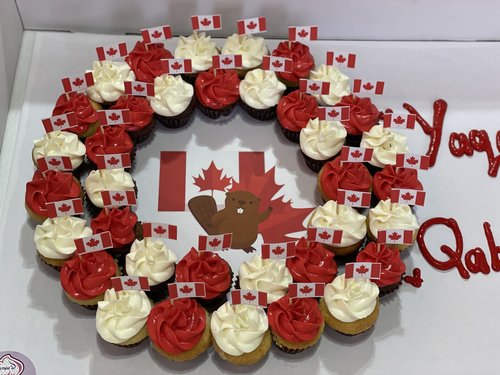 Canada - 3 Dozens mini cupcakes Please keep your writing that you want on the board in the box below