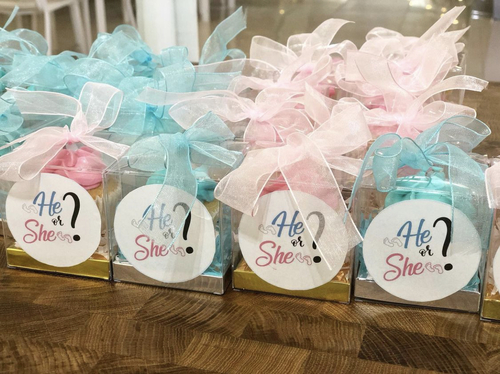 He or She Giveaways - mini box minimum order 12 boxes size : 8cm pink & blue ribbon pink & blue cream