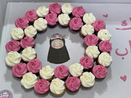 Hijab - 3 dozens mini cupcakes Please keep your writing that you want on the board in the box below