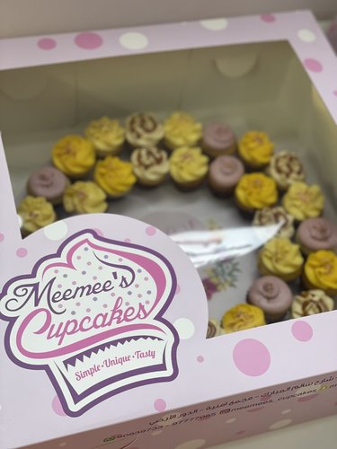 الحمدلله على السلامه - 3 Dozens mini cupcakes Please keep your writing that you want on the board in the box below