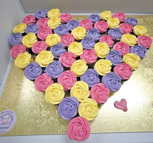 Colorful Heart - mini cupcakes Please keep your writing that you want on the board in the box below