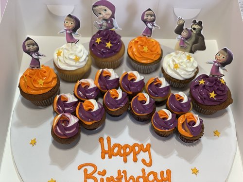 Masha & the bear - Big cupcakes + mini cupcakes Please keep your writing that you want on the board in the box below