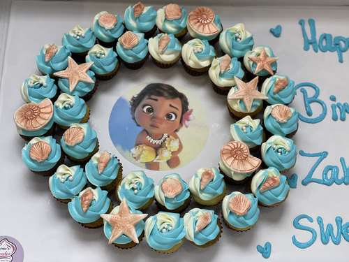 Baby Moana - 3 Dozens mini cupcakes Please keep your writing that you want on the board in the box below