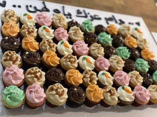 Special flavors design - mini cupcakes Please keep your writing that you want on the board in the box below