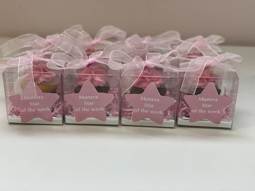 Star of the week giveaways - mini boxes minimum order 12 boxes size : 8cm Please keep your writing that you want on the Sticker in the box below