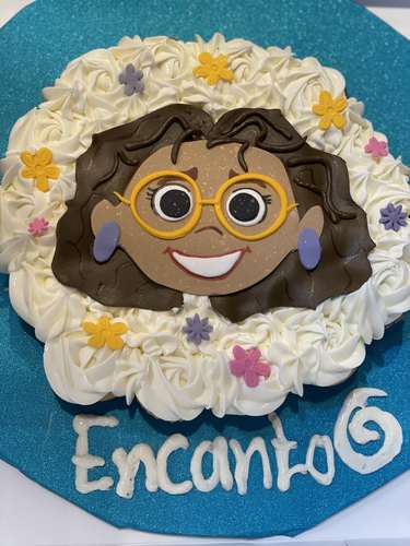 Encanto Mirabel Face - mini cupcakes Please keep your writing that you want on the board in the box below