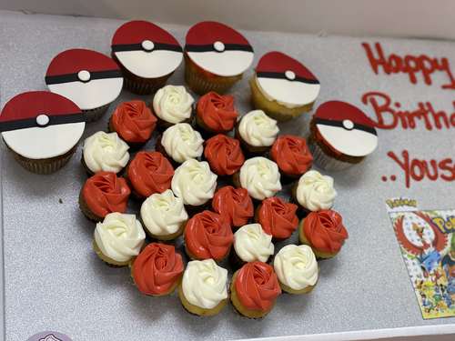 Pokemon - big cupcakes + mini cupcakes Please keep your writing that you want on the board in the box below