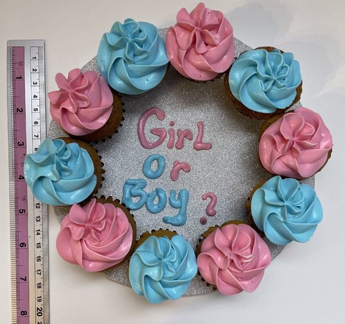 minimum gender reveal - 10 mini cupcakes Please keep your writing that you want on the board in the box below