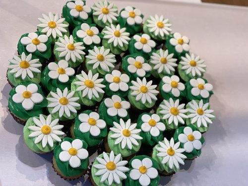 Green Day flowers - mini cupcakes Please keep your writing that you want on the board in the box below