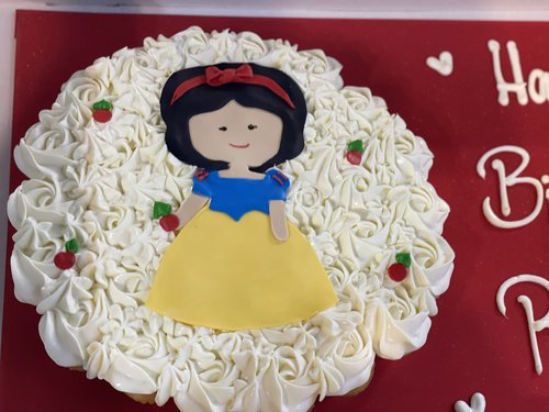 Snow White - mini cupcakes Please keep your writing that you want on the board in the box below