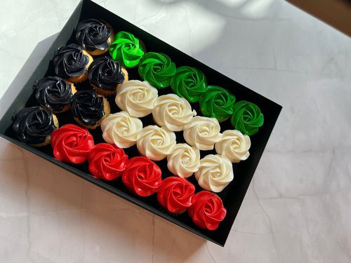 2D Q8 flag box - 2 Dozens mini cupcakes