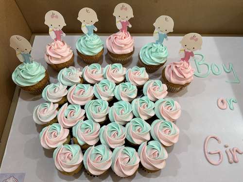 pastel boy & girl - big cupcakes + mini cupcakes Please keep your writing that you want on the board in the box below