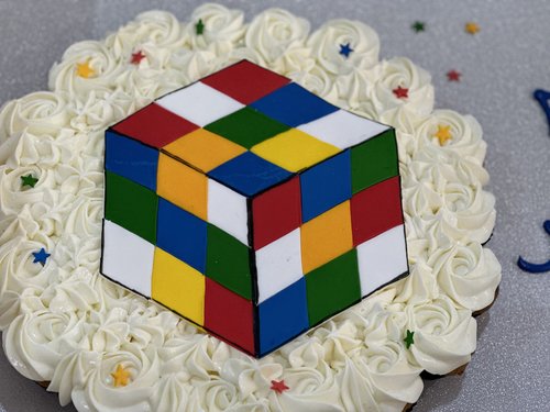 Rubik cube - mini cupcakes Please keep your writing that you want on the board in the box below