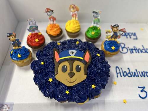 paw patrol - Big cupcakes + mini cupcakes Please keep your writing that you want on the board in the box below