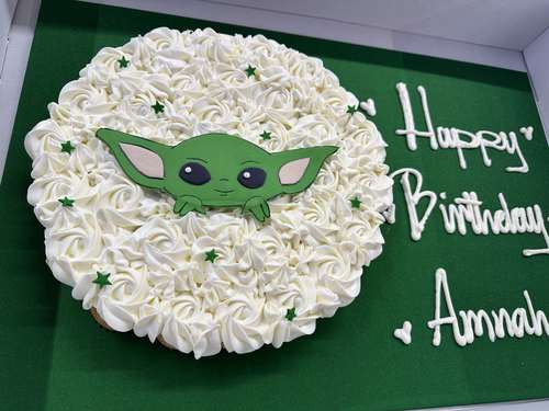 baby Yoda - mini cupcakes Please keep your writing that you want on the board in the box below