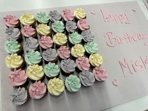 simple design pastel - mini cupcakes Please keep your writing that you want on the board in the box below