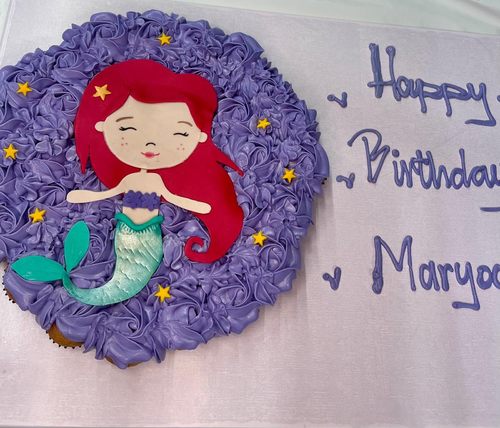 mermaid - mini cupcakes Please keep your writing that you want on the board in the box below