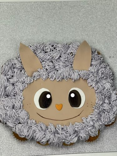 Labubu - mini cupcakes Please keep your writing that you want on the board in the box below