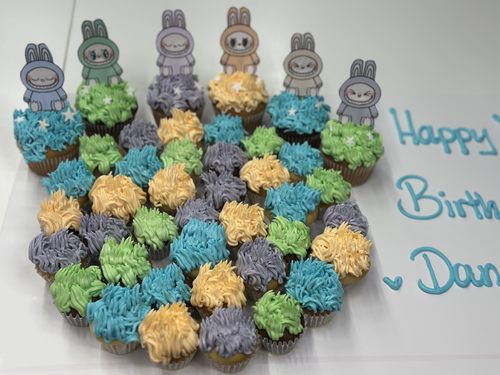 labubu - big cupcakes + mini cupcakes Please keep your writing that you want on the board in the box below