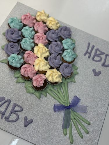 pastel mini flowers - 2 Dozens mini cupcakes Please keep your writing that you want on the board in the box below