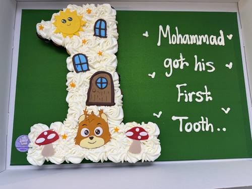 في منزل انثى السنجاب - 3 Dozens mini cupcakes Please keep your writing that you want on the board in the box below