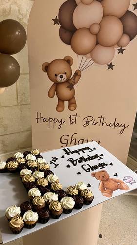 number brown bear - 3 Dozens mini cupcakes&nbsp; Please keep your writing that you want on the board in the box below