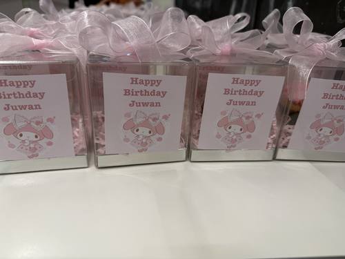 my melody giveaways - mini box size : 8cm Light pink ribbon Light pink cream Please keep your writing that you want on the Sticker in the box below