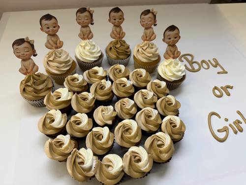 boy Or girl - big cupcakes + mini cupcakes Please keep your writing that you want on the board in the box below
