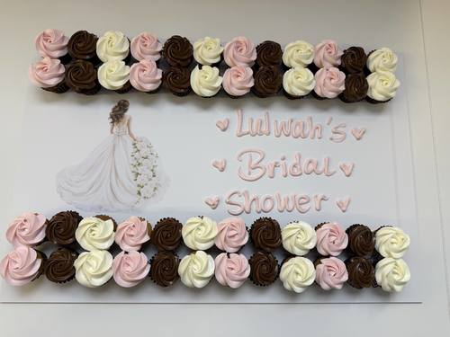 bride - mini cupcakes&nbsp; Please keep your writing that you want on the board in the box below