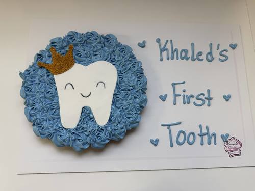 1st tooth w/crown - mini cupcakes Please keep your writing that you want on the board in the box below