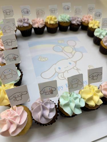 cinnamon roll - 2 Dozens mini cupcakes Please keep your writing that you want on the board in the box below