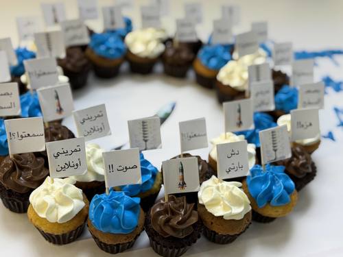 war 2026 design - 3 Dozens mini cupcakes Please keep your writing that you want on the board in the box below