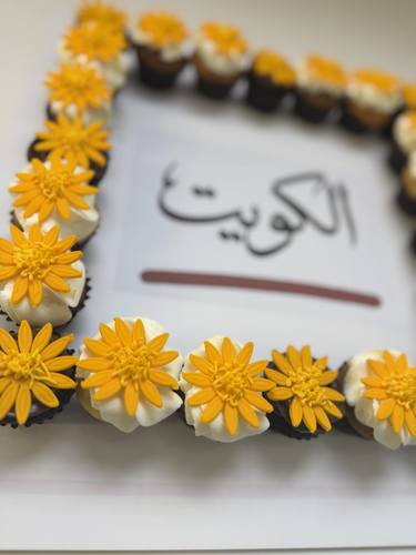 زهرة العرفج - mini cupcakes&nbsp; Please keep your writing that you want on the board in the box below