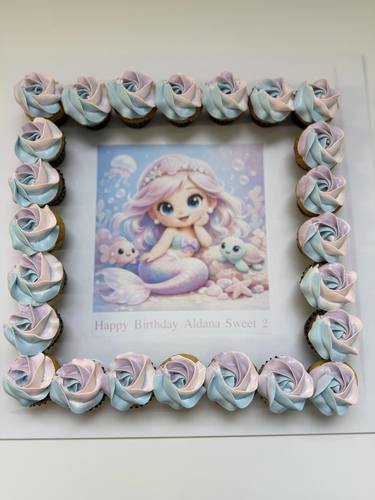 pastel mermaid - mini cupcakes Please keep your writing that you want on the board in the box below