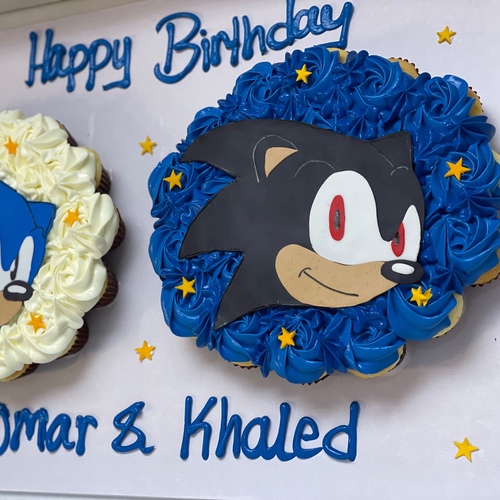 black and blue sonic - 4 Dozens mini cupcakes  please write the writing that you want in the board on the box below