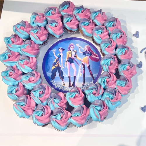 Kpop demon hunters - mini cupcakes Please keep your writing that you want on the board in the box below