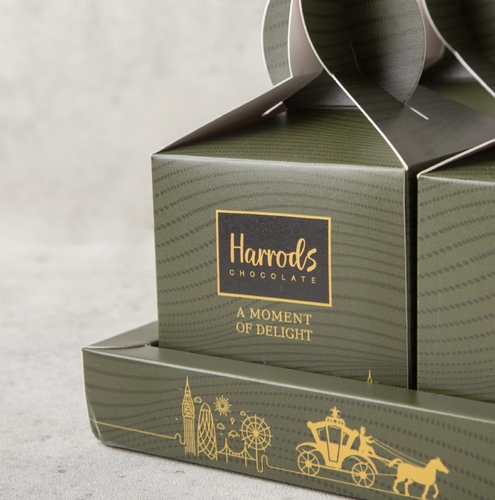 Harrods Baby Favors with Tray 15pcs - Baby Harrods Distributions 15 pieces 
 With name printing 
 A female character delivers the order to you 
 Staying time 15 minutes