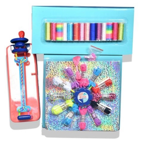 Thread bracelet making machine