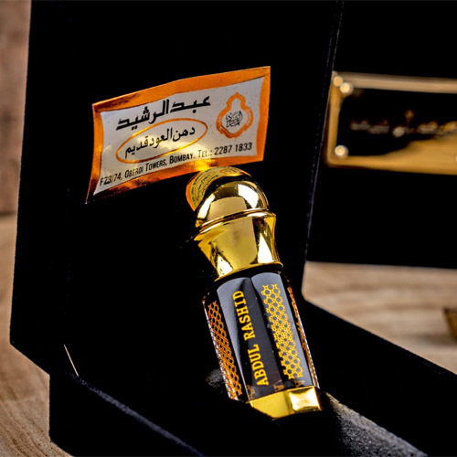 Old Oud Oil - Size: a quarter of a tola   Description: Dehn Indian agarwood from old trees