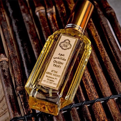 عطر عود طائفي - الحجم: ٦٠ مل 
 الوصف:عطر قوي مركز وفواح ودائما فالصدارة من بين العطور العود الطائفي مكوناته (ورد طائفي مركز،خشب الصندل، عود صافي، عنبر ابيض)من اشهر واقدم العطور المميزة الراقيه. 
 الشركة: عبدالرشيد  
 الاستخدام: للجنسين