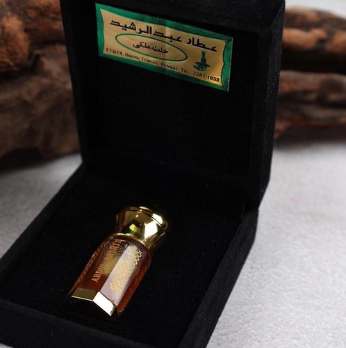 Oud Alhind - malki  Mix - Size: 1/4tola Description: malki  mixture A mixture of Taif roses, white musk, white amber and woods, a beautiful scent, fragrant and firmness on the skin