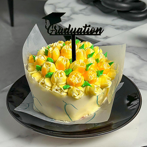 Yellow Tulip Bloom Cake - A beautifully handcrafted buttercream flower cake adorned with vibrant yellow tulips, sculpted delicately by hand. Inside, discover layers of ultra-moist red velvet cake filled with smooth cream cheese frosting and a heart of fresh strawberry compote. A celebration of flavor and floral elegance. Enough for share with 2 person
Size :Height 7cm Width 9.5 cm