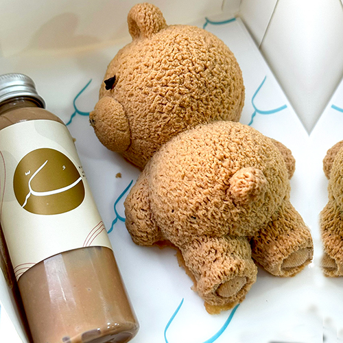 Teddy Bear Kinder - Layers of soft vanilla cake filled with smooth Kinder cream and delicious Kinder filling, balanced with crispy chocolate biscuit to give you perfection inside and out