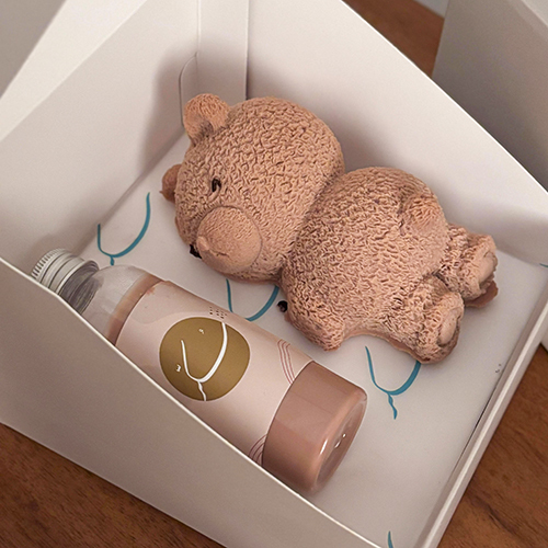 Teddy Bear Kinder - Layers of soft vanilla cake filled with smooth Kinder cream and delicious Kinder filling, balanced with crispy chocolate biscuit to give you perfection inside and out