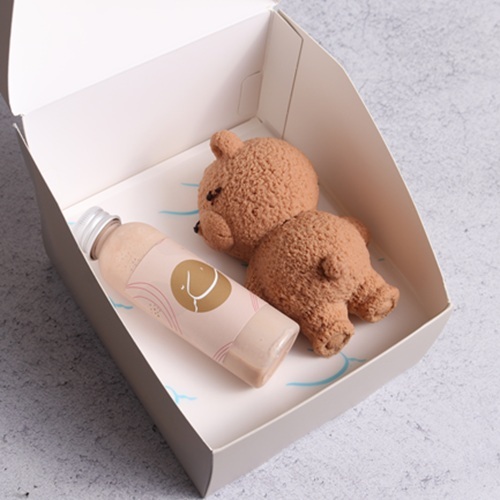 Teddy Bear Kinder - Layers of soft vanilla cake filled with smooth Kinder cream and delicious Kinder filling, balanced with crispy chocolate biscuit to give you perfection inside and out